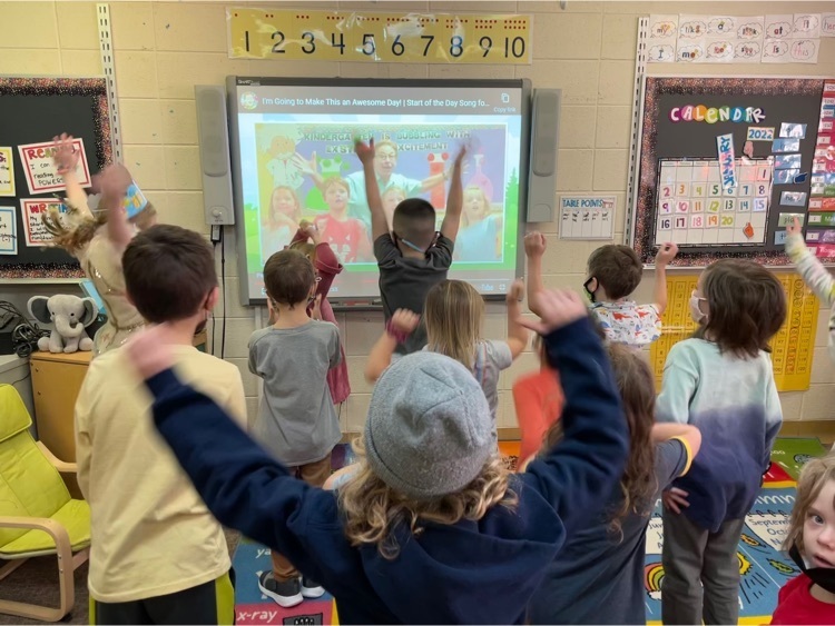 children with hands up singing