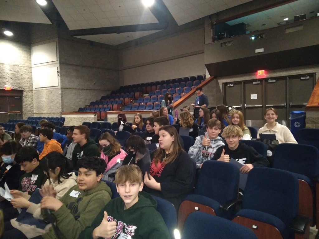 OVMS 8th grade students visiting LHS.