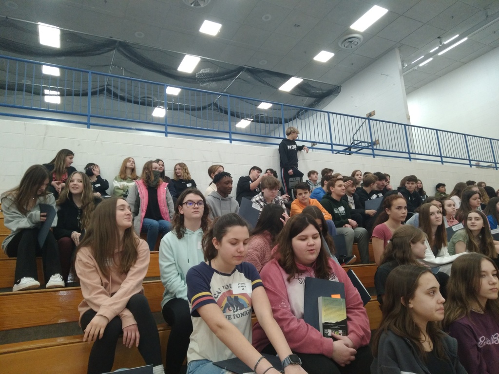 OVMS 8th grade students visiting LHS.