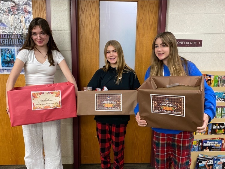 NJHS leaders with Thanksgiving boxes